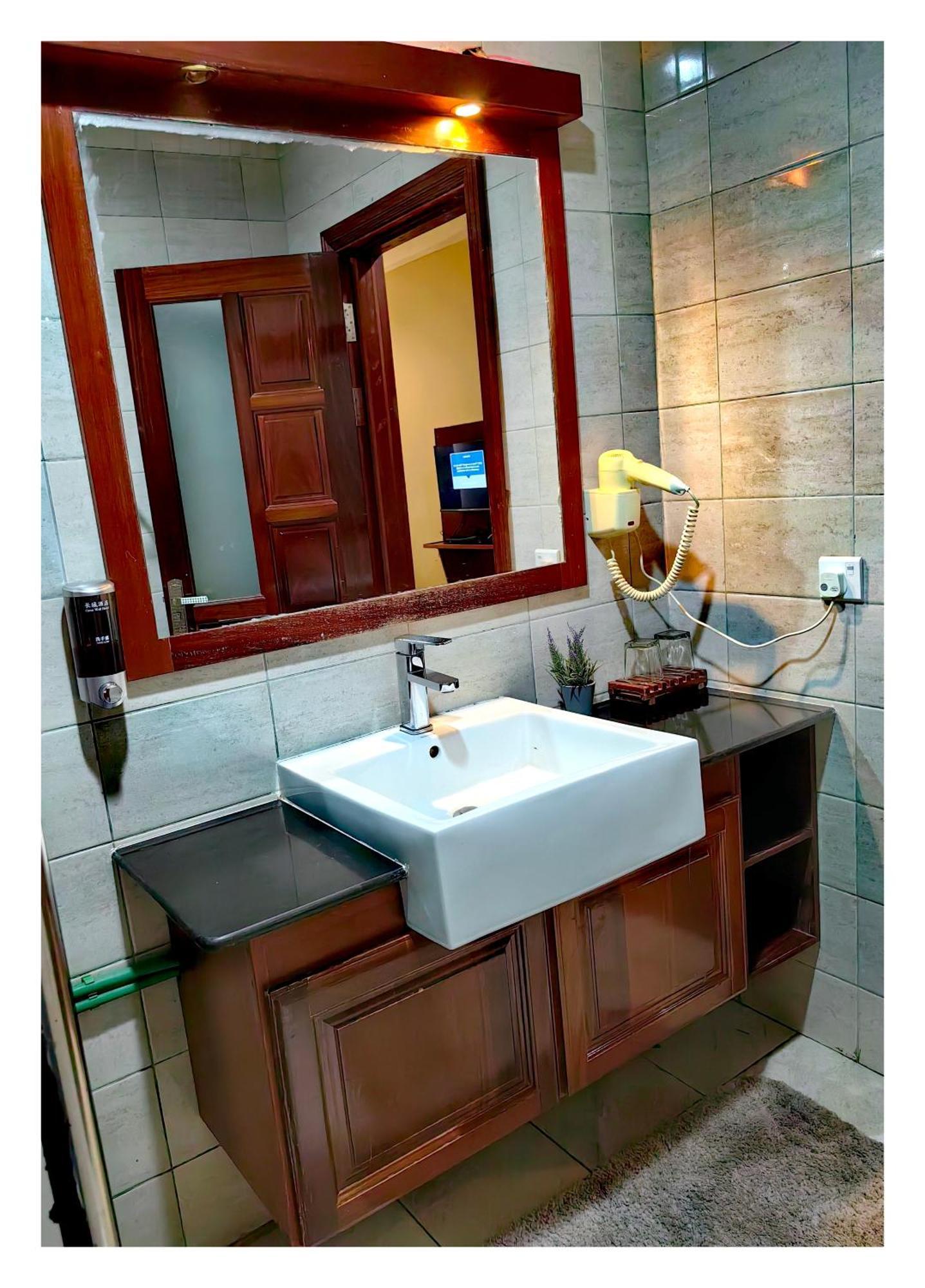 Great Wall Hotel دار السلام المظهر الخارجي الصورة